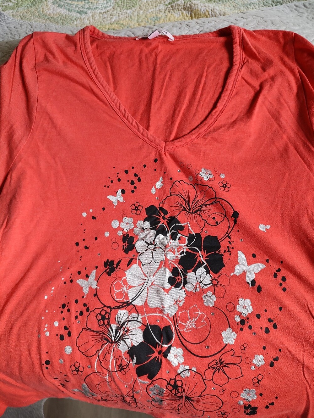 EUC Pretty Women's T-shirt